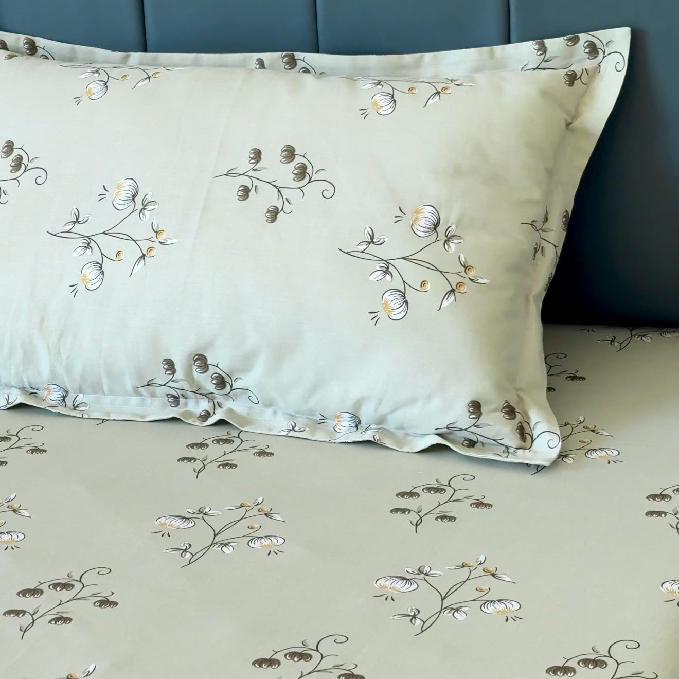 King Size Bed Sheet with 2 Pillow Covers