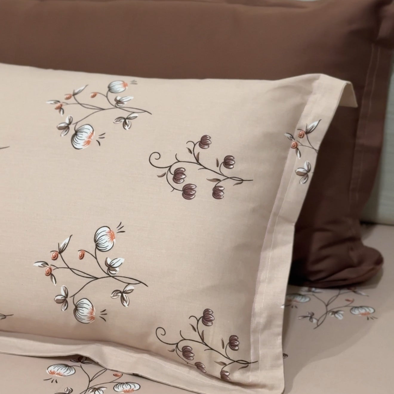 King Size Bed Sheet with 2 Pillow Covers